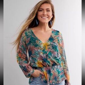 NWT Willow & Root Buckle Top